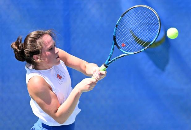 Kennedy Hutto: 2025 Dorothy Vest Female Player of the Year hitting the fuzz off the tennis ball.